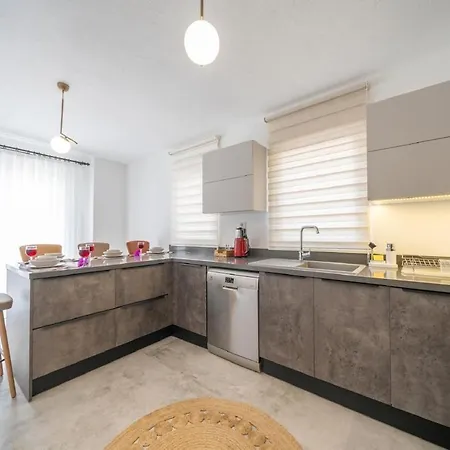 Leyla - Center * קס